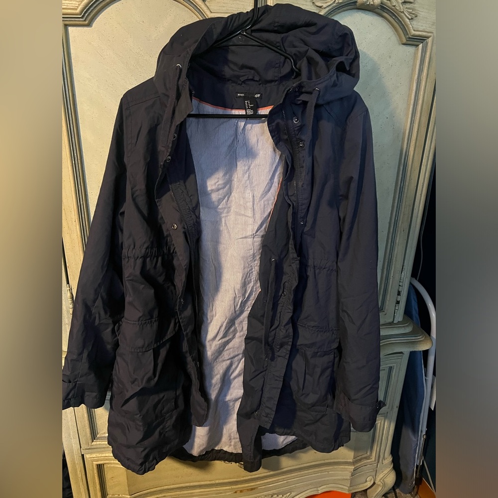 H&M navy blue and lightly lined maternity parka
